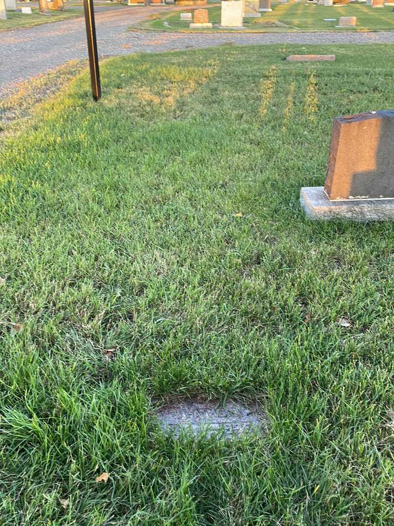 Merdoch Angus MacKay's grave. Photo 2