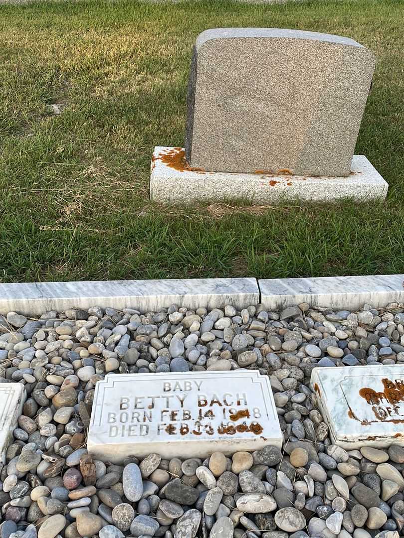 Beatrice Mary "Betty" Bach's grave. Photo 2