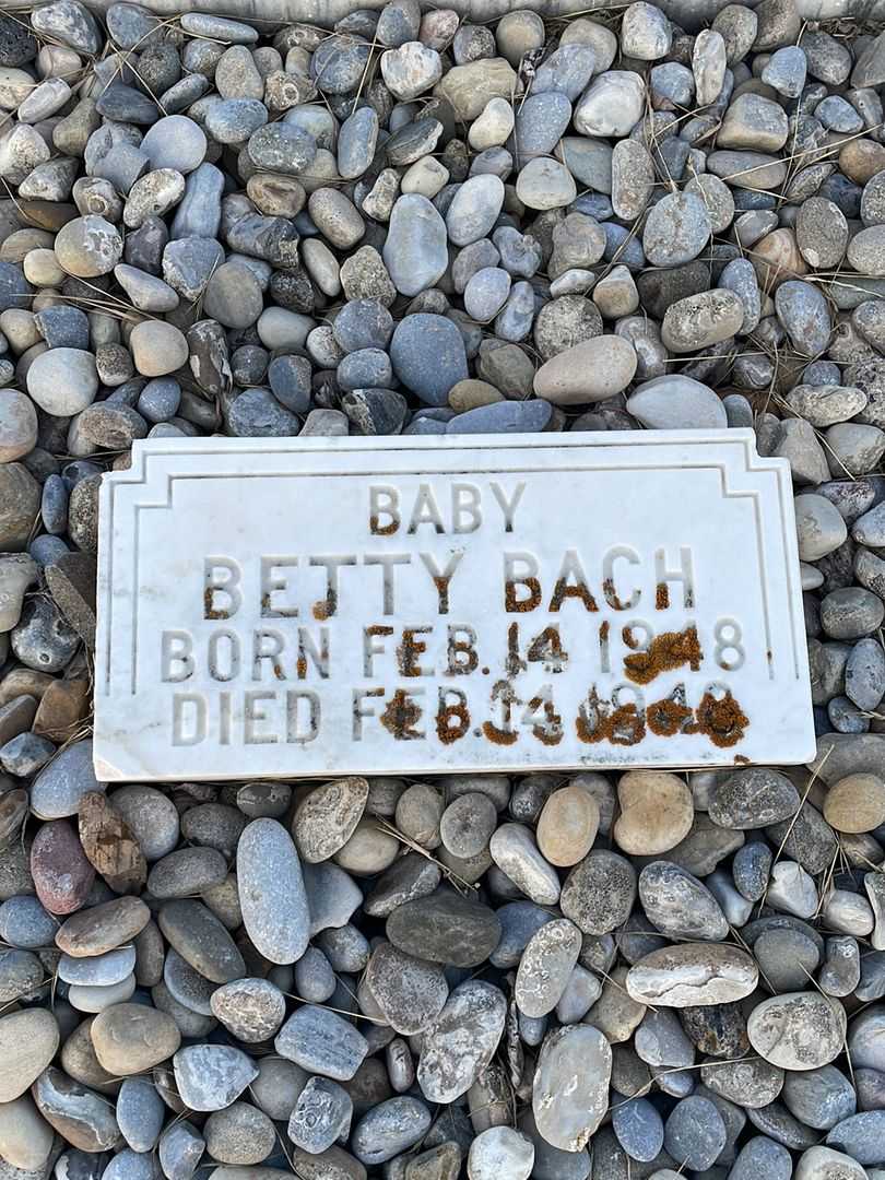Beatrice Mary "Betty" Bach's grave. Photo 1
