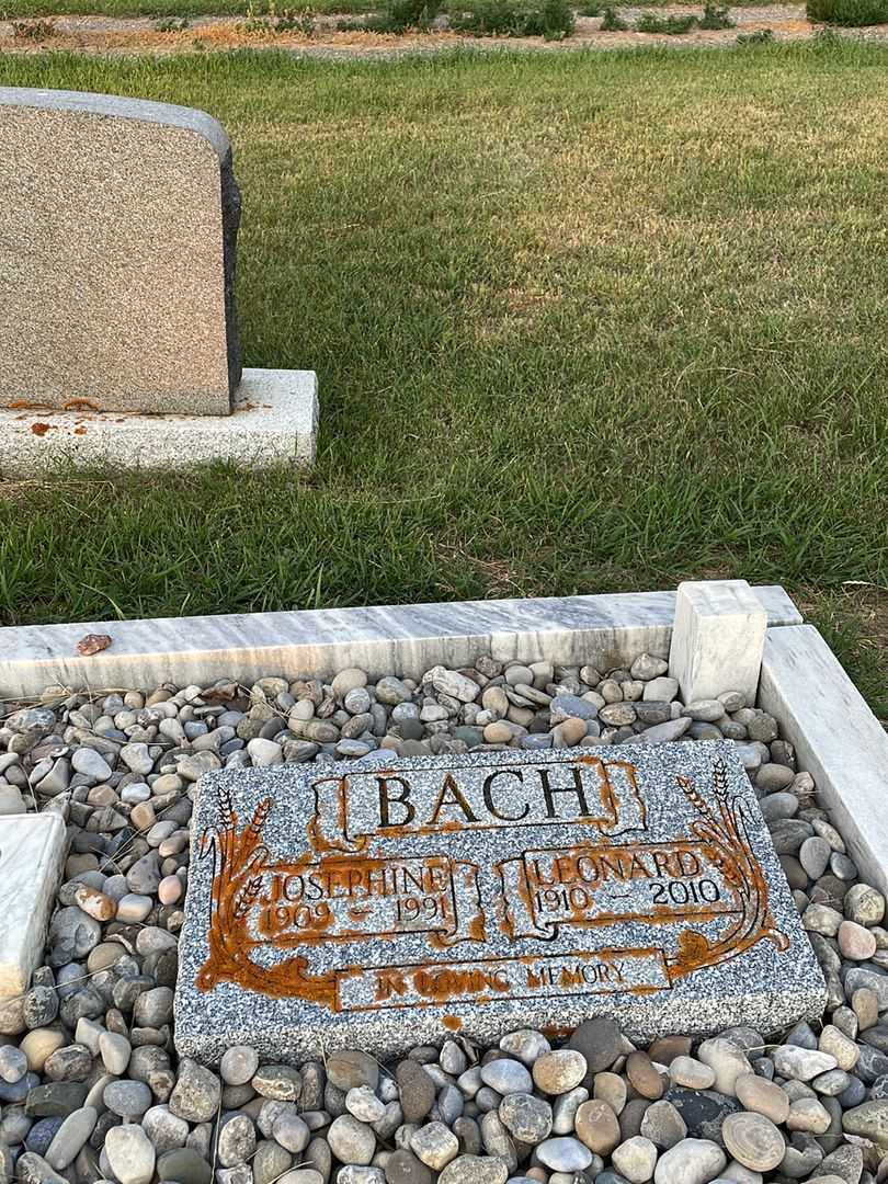 Leonard John "Len" Bach's grave. Photo 2