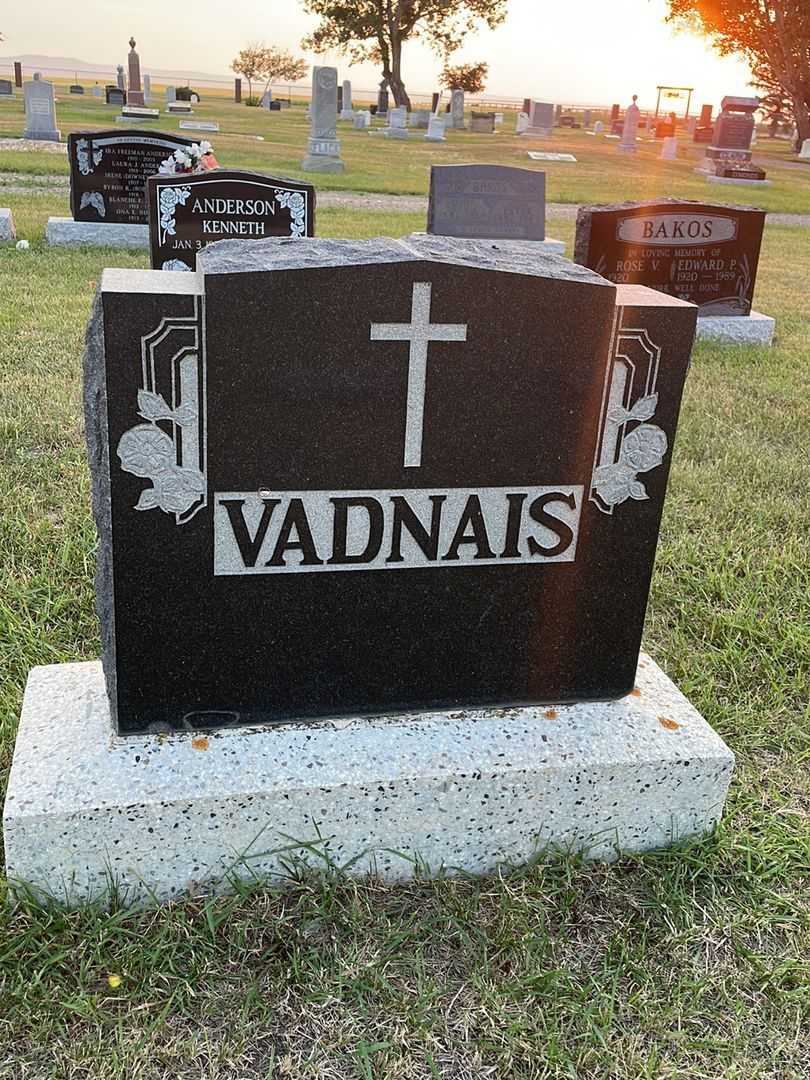 Adeline "Delina" Vadnais's grave. Photo 1