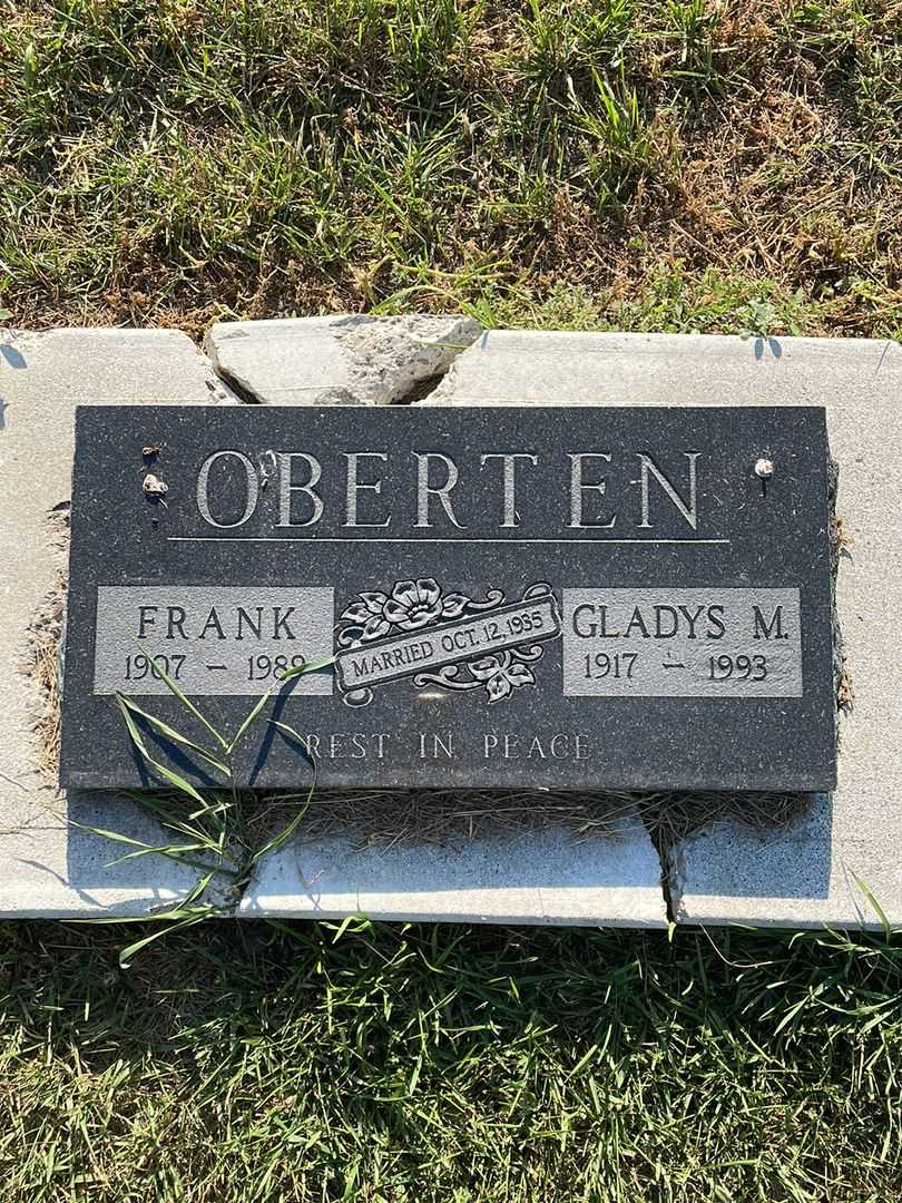 Frank Oberten's grave. Photo 1