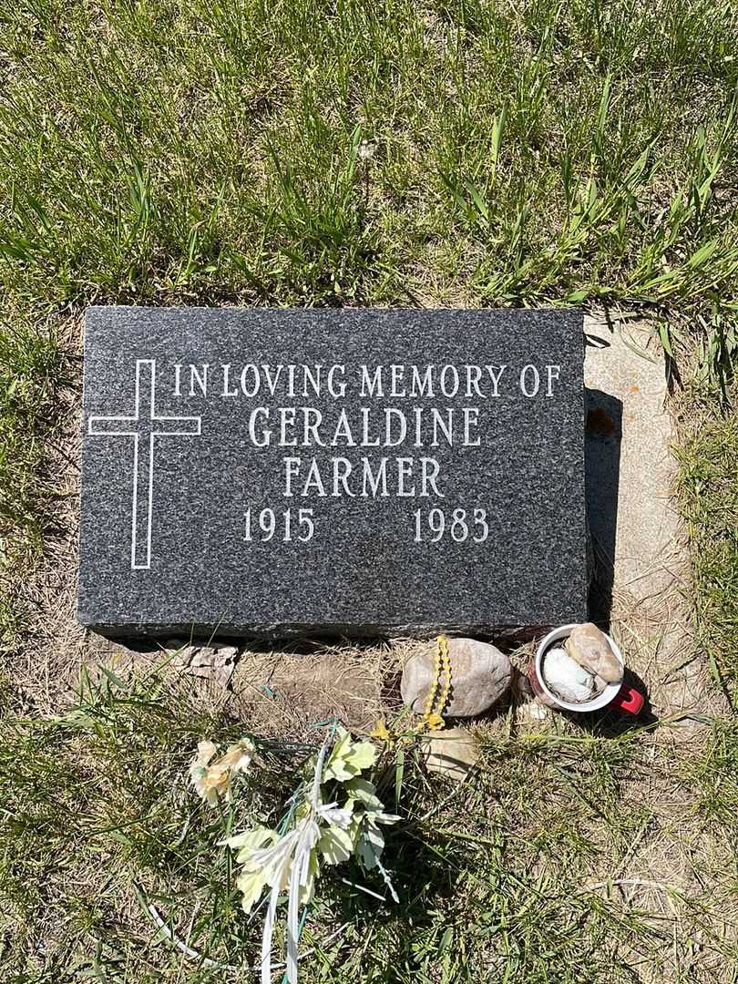 Geraldine Mary Farmer's grave. Photo 1