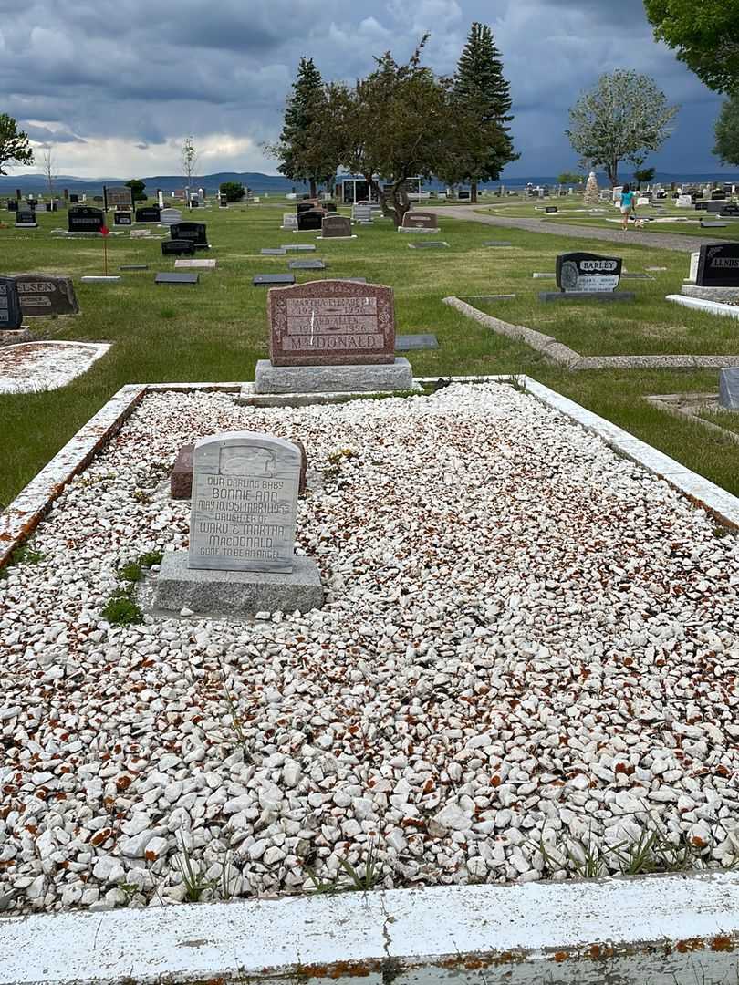 Bonnie Ann MacDonald's grave. Photo 2