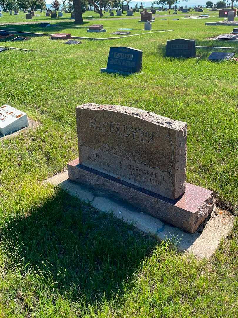 Hugh MacFadyen's grave. Photo 2