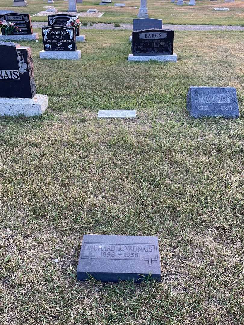 Richard Albert Vadnais's grave. Photo 2