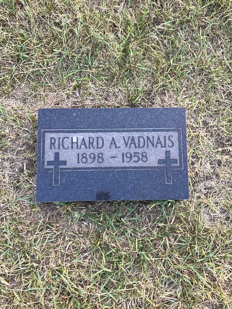 Richard Albert Vadnais's grave. Photo 3
