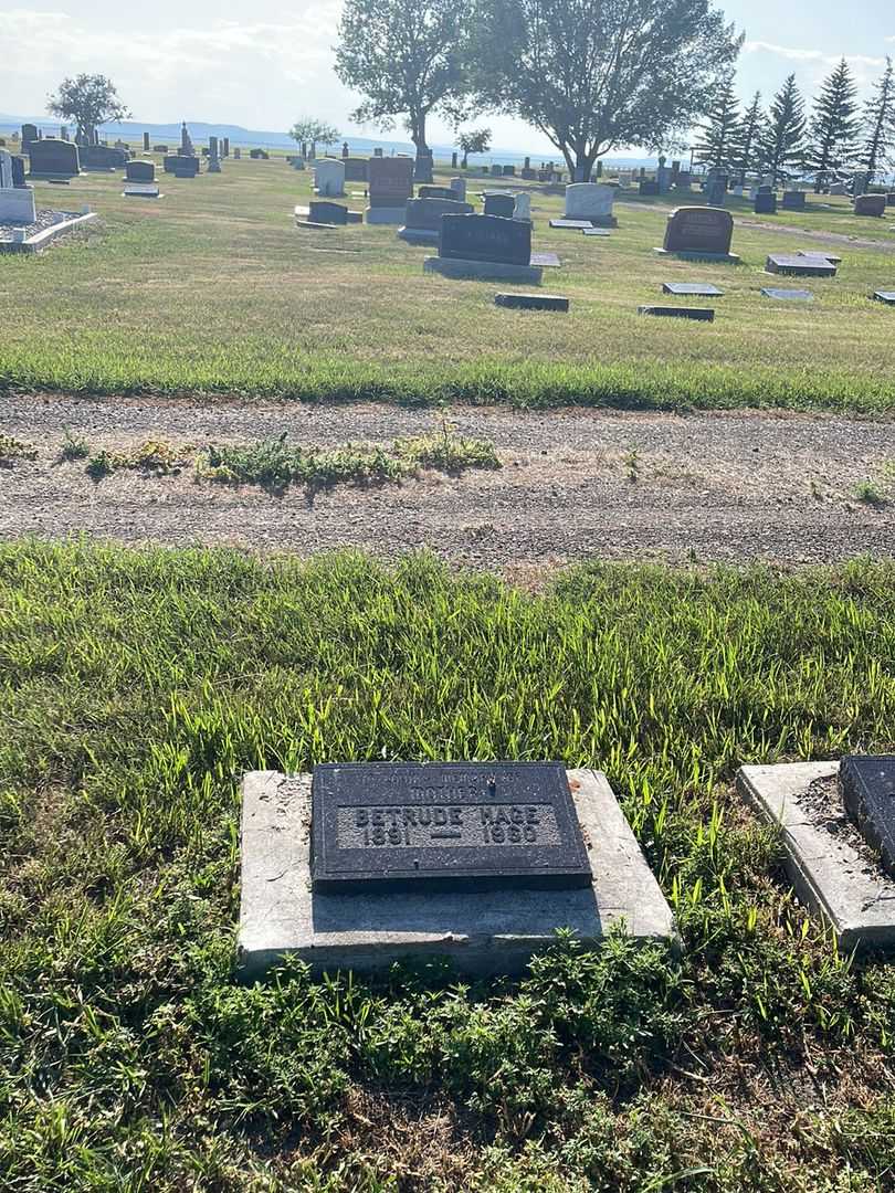 Betrude Annie Hage's grave. Photo 2