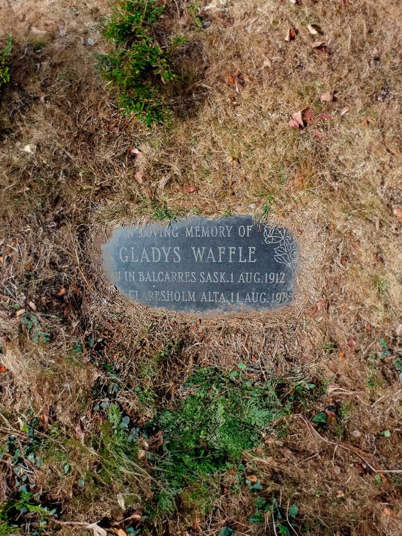 Gladys Waffle's grave. Photo 2