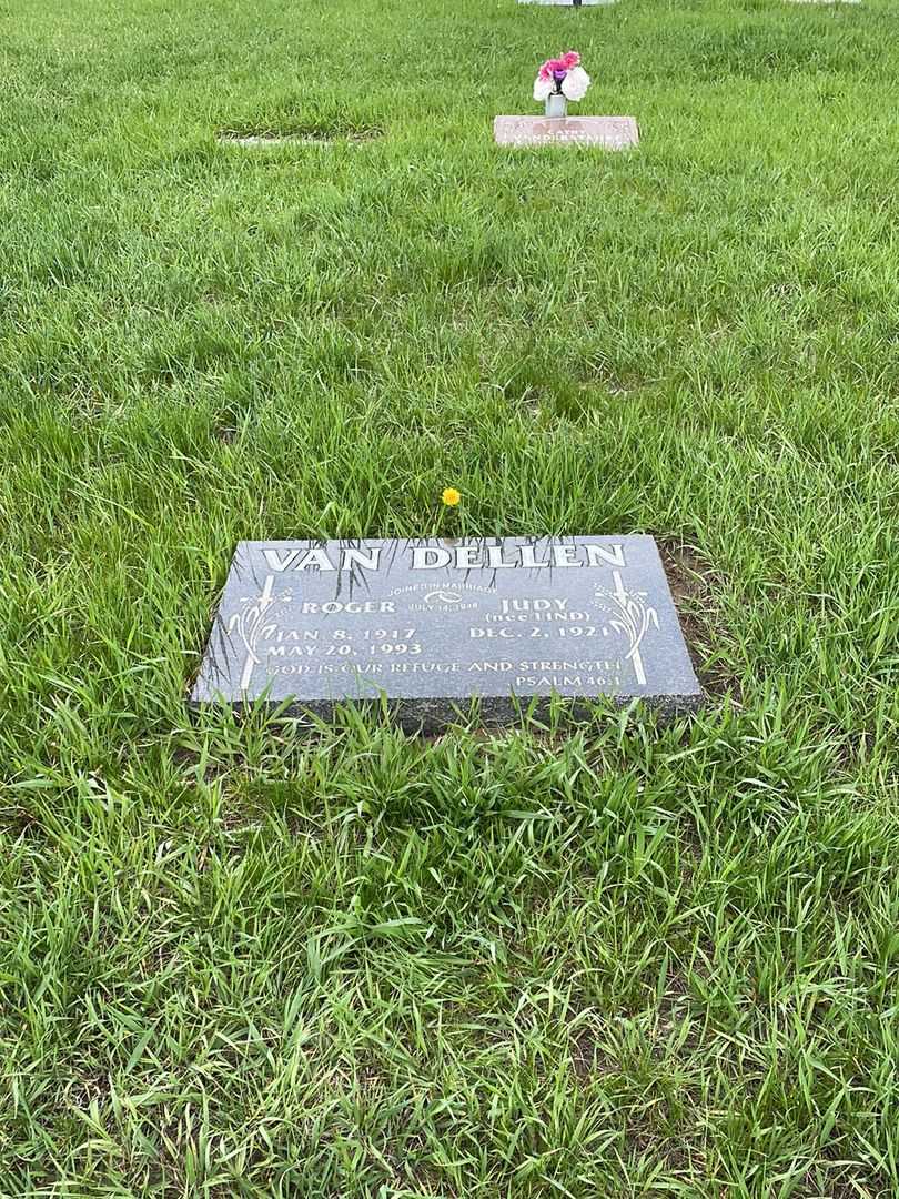Roger Van Dellen's grave. Photo 2