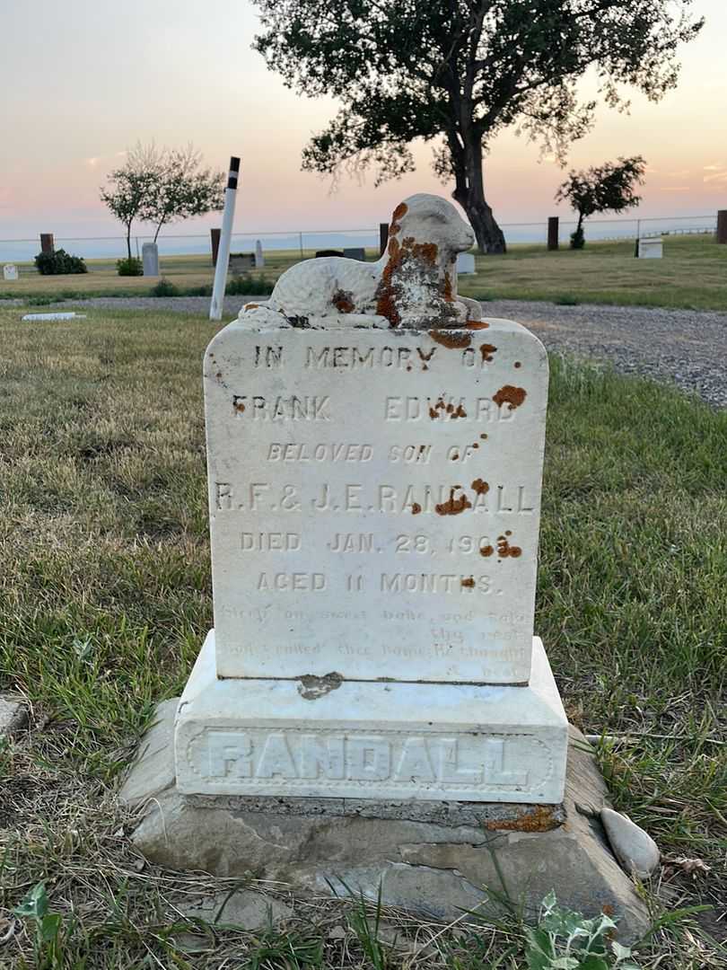 Frank Edward Randall's grave. Photo 1