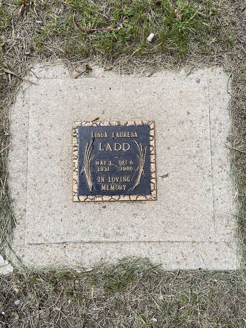 Linda Laurena Ladd's grave. Photo 1