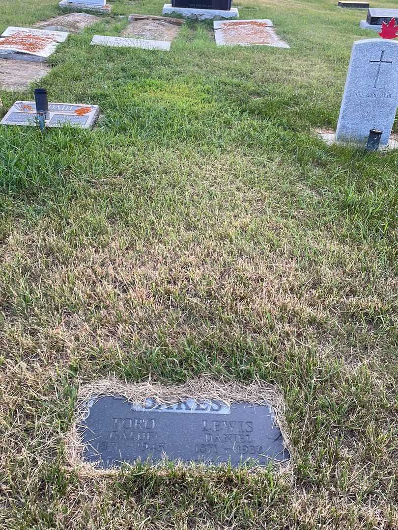 Toro Thora Galde Oakes's grave. Photo 2