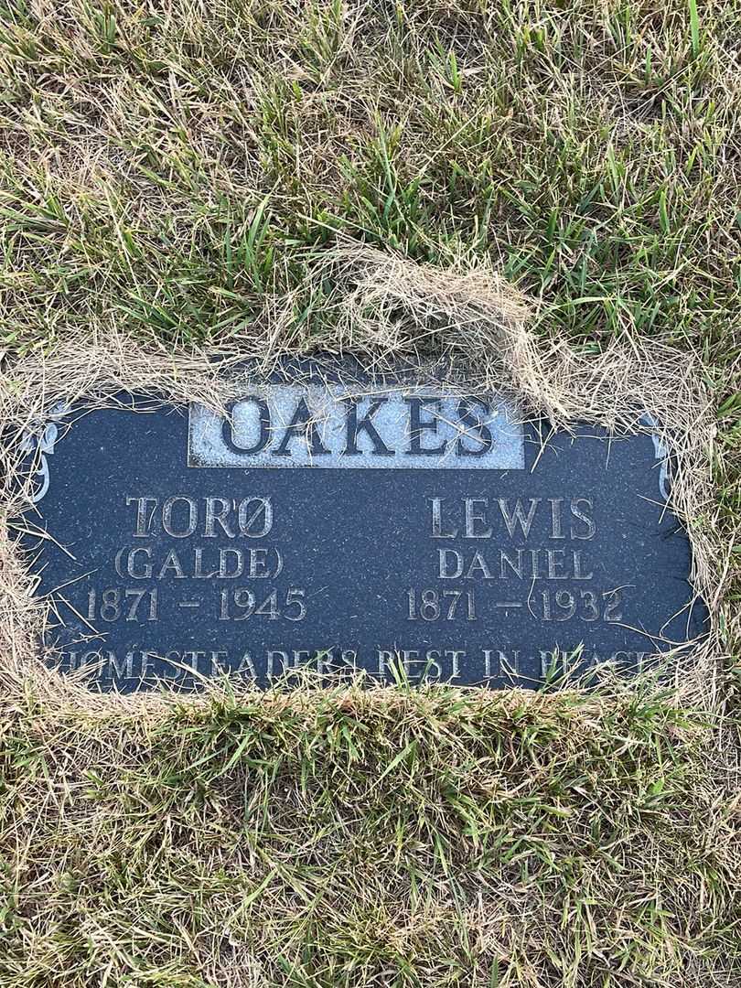 Toro Thora Galde Oakes's grave. Photo 1