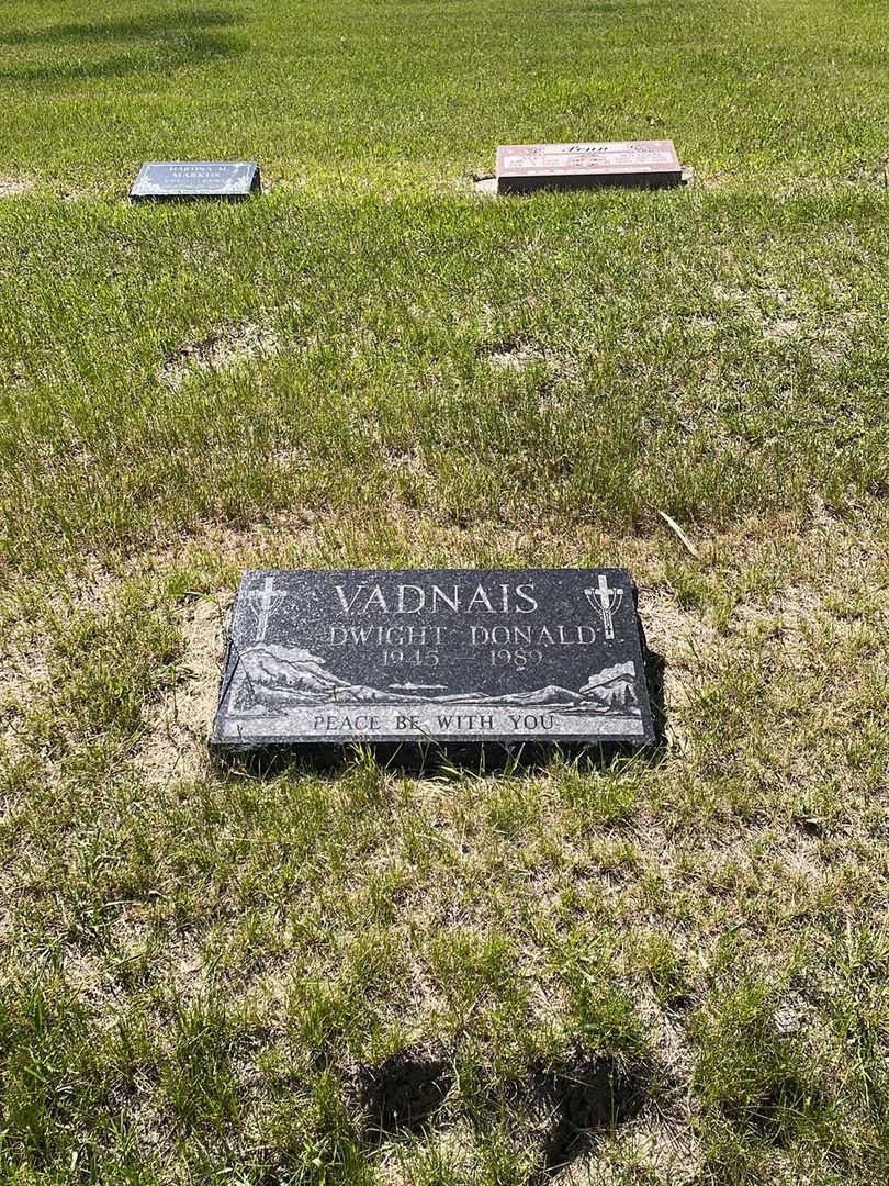 Dwight Donald Vadnais's grave. Photo 2