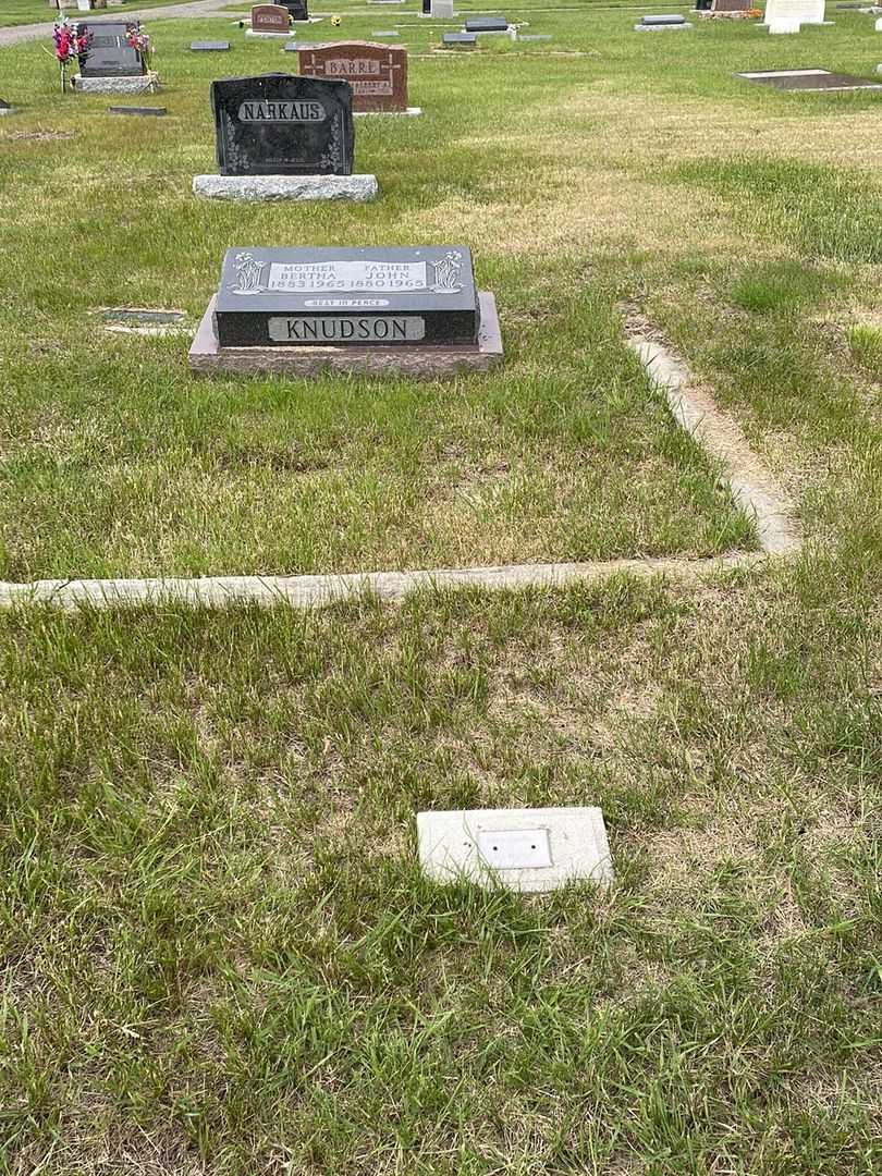 Mister Nels Christian Ramussem's grave. Photo 2