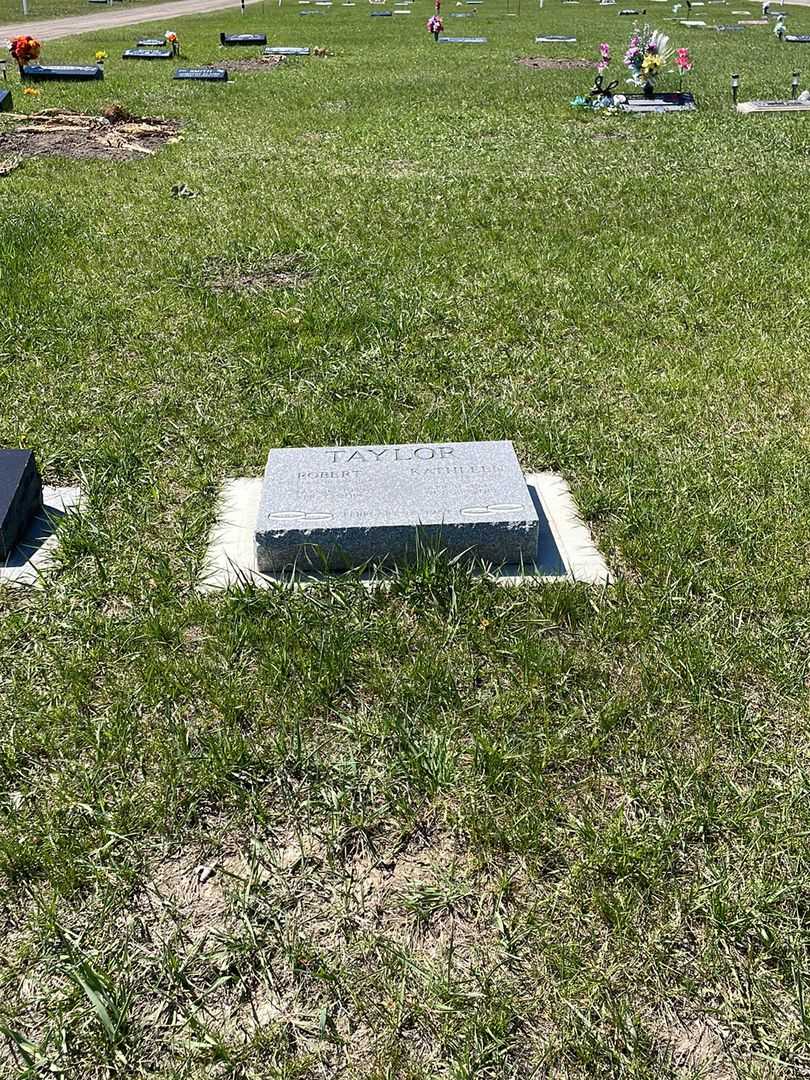 Robert William Blanchard Taylor's grave. Photo 2