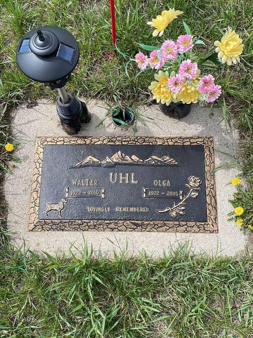 Olga Uhl's grave. Photo 1