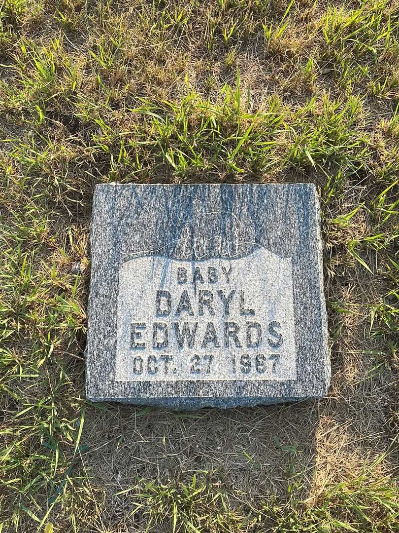 Baby Daryl Edwards's grave. Photo 1