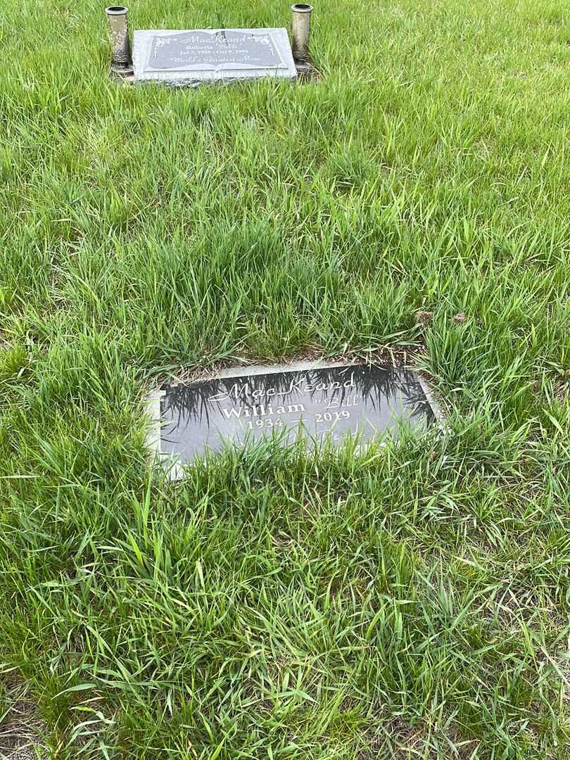 Roberta Marie "Bobbi" MacKeand's grave. Photo 3