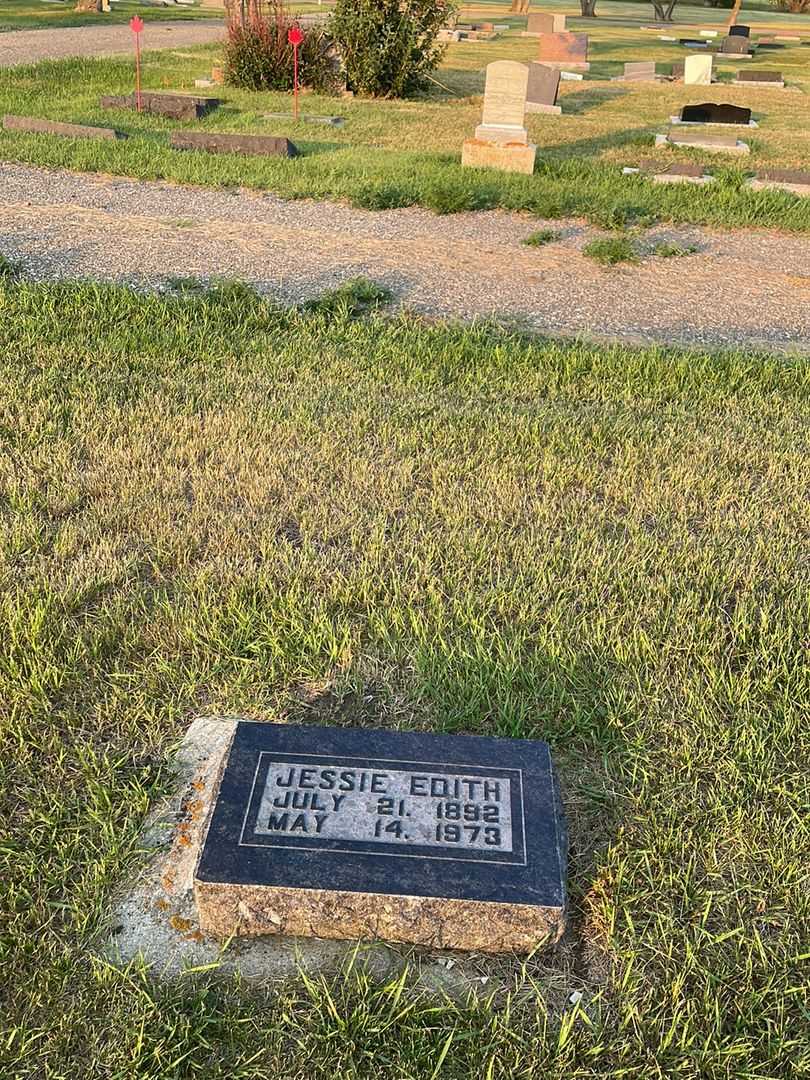 Jessamine Edith "Jessie" Yokom Qually's grave. Photo 2