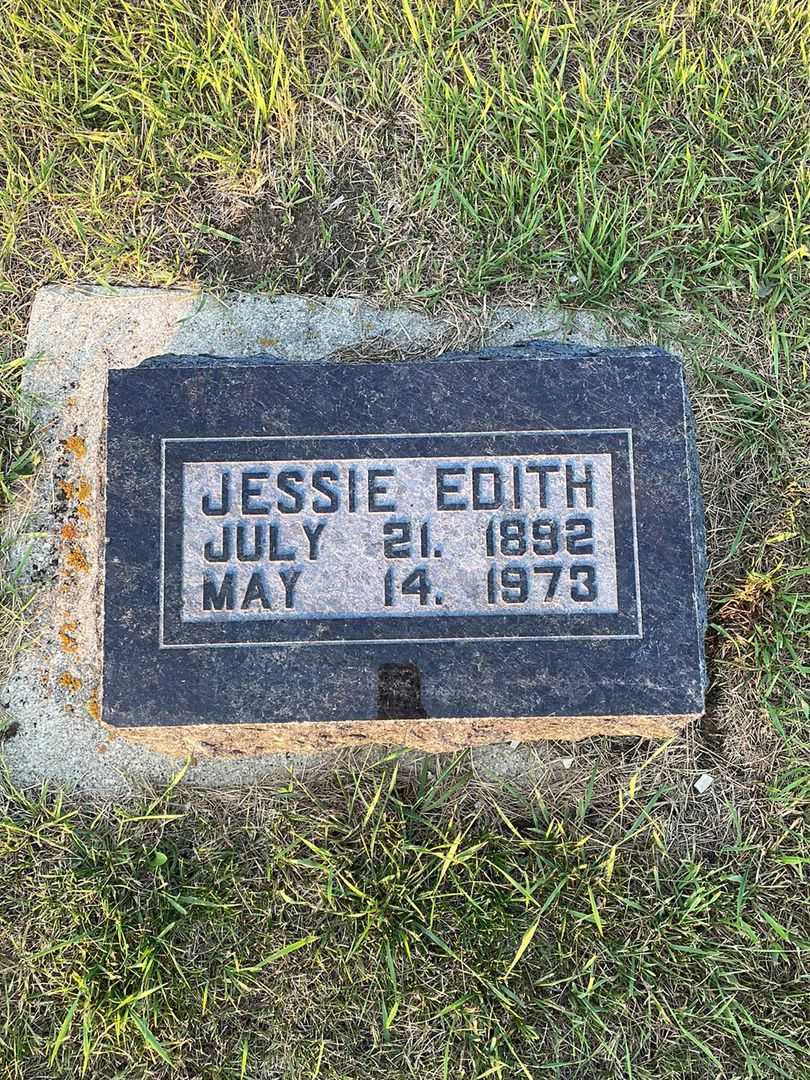 Jessamine Edith "Jessie" Yokom Qually's grave. Photo 3