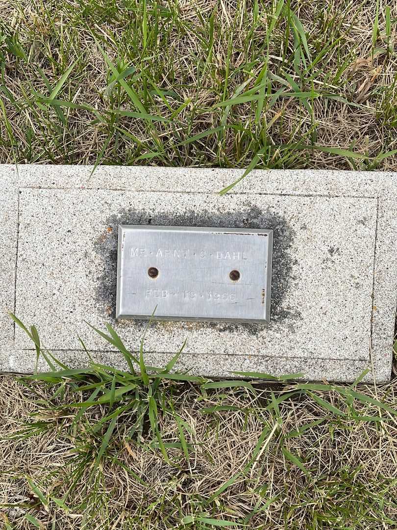 Mister Arnt Clifford Dahl's grave. Photo 1