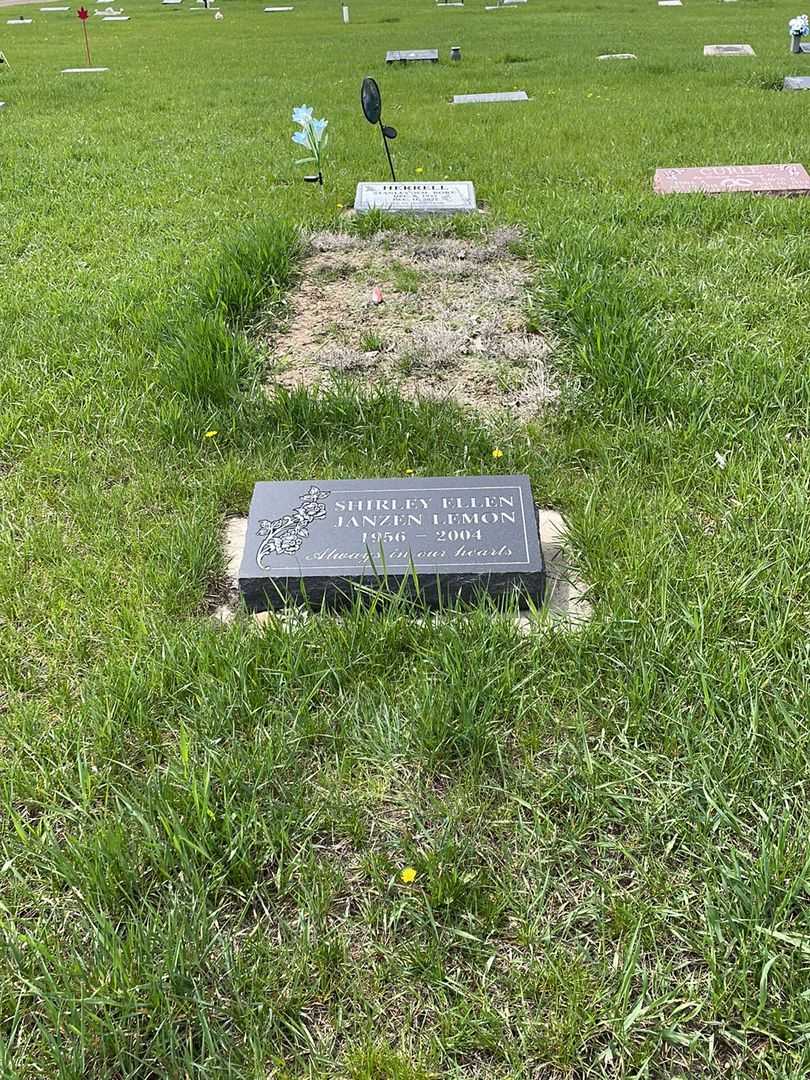 Shirley Ellen Janzen Lemon's grave. Photo 2