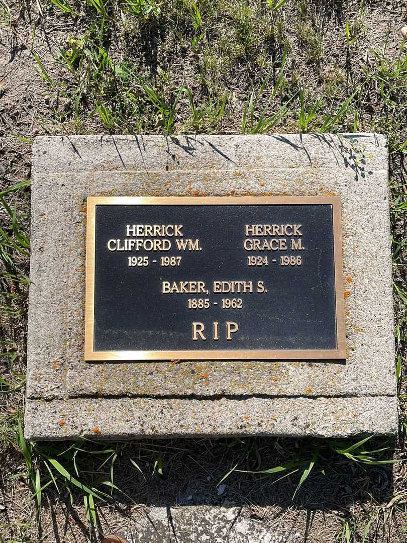 Edith Sara Baker's grave. Photo 1