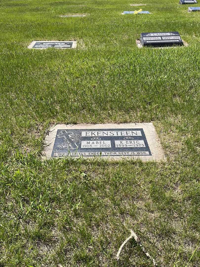 Mabel Ekensteen's grave. Photo 2