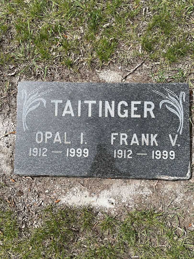 Opal Irene Taitinger's grave. Photo 1