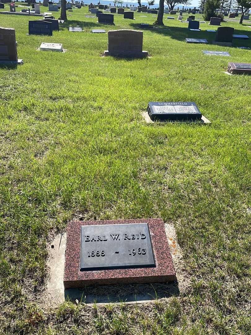 Earl Wesley Reid's grave. Photo 2