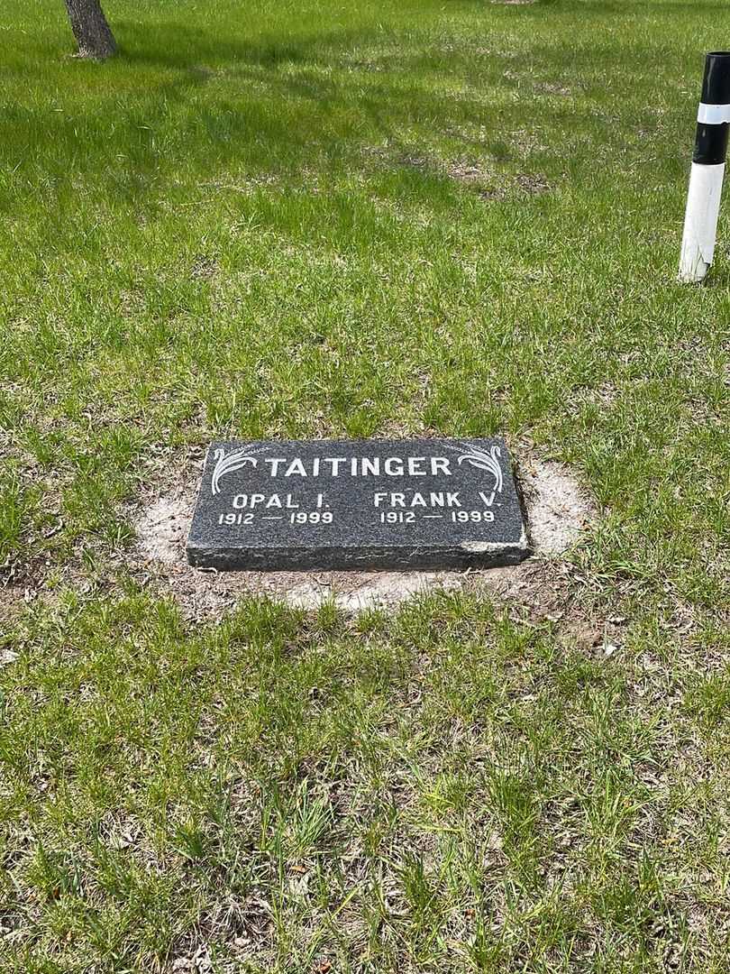 Opal Irene Taitinger's grave. Photo 2