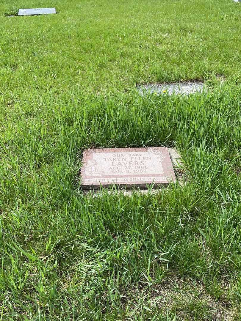 Karen Afton Lavers's grave. Photo 2