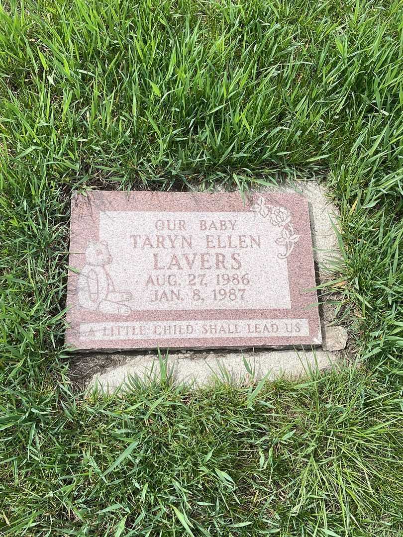 Karen Afton Lavers's grave. Photo 1