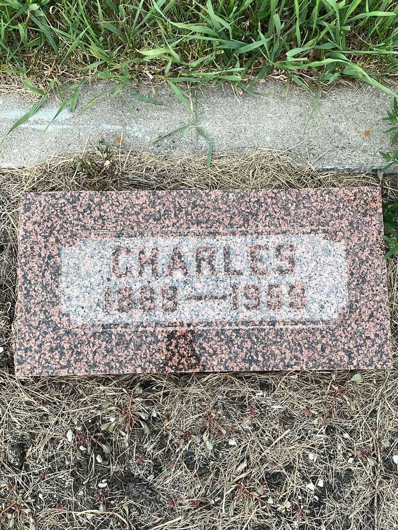 Charles Burton Yokom's grave. Photo 3