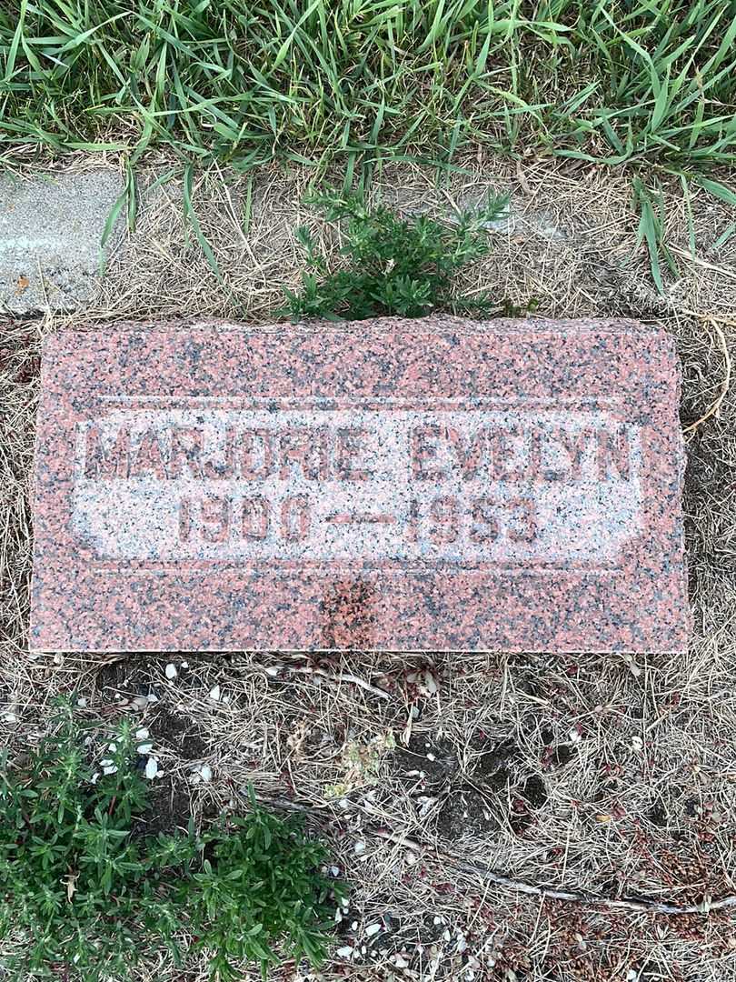 Marjorie Evelyn Yokom's grave. Photo 3