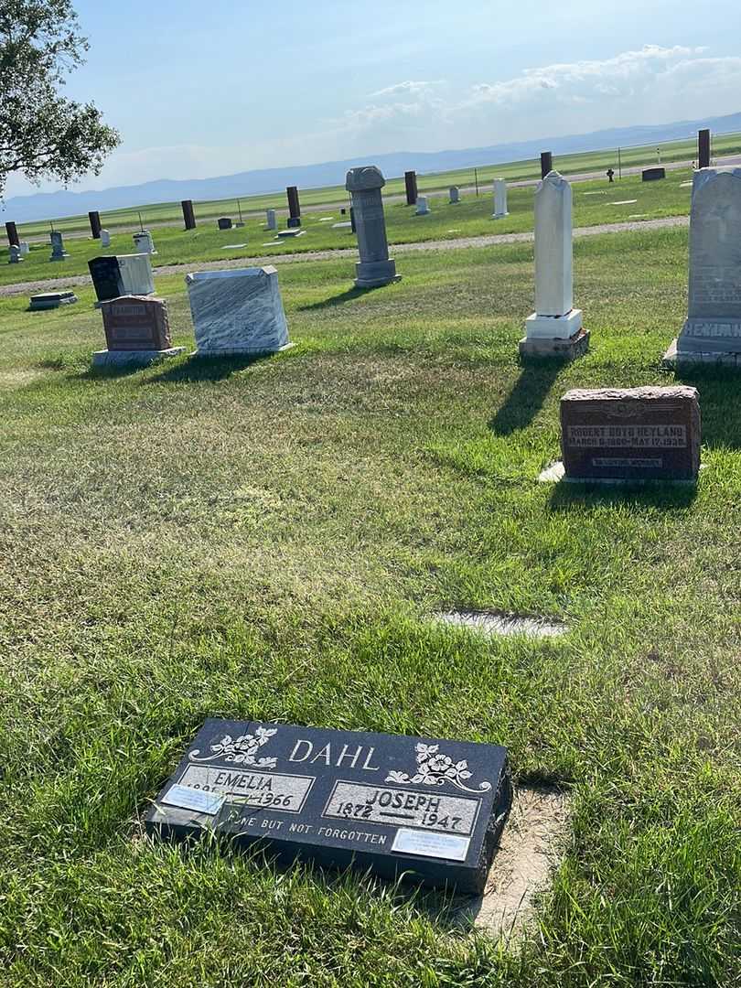 Joseph Dahl's grave. Photo 2