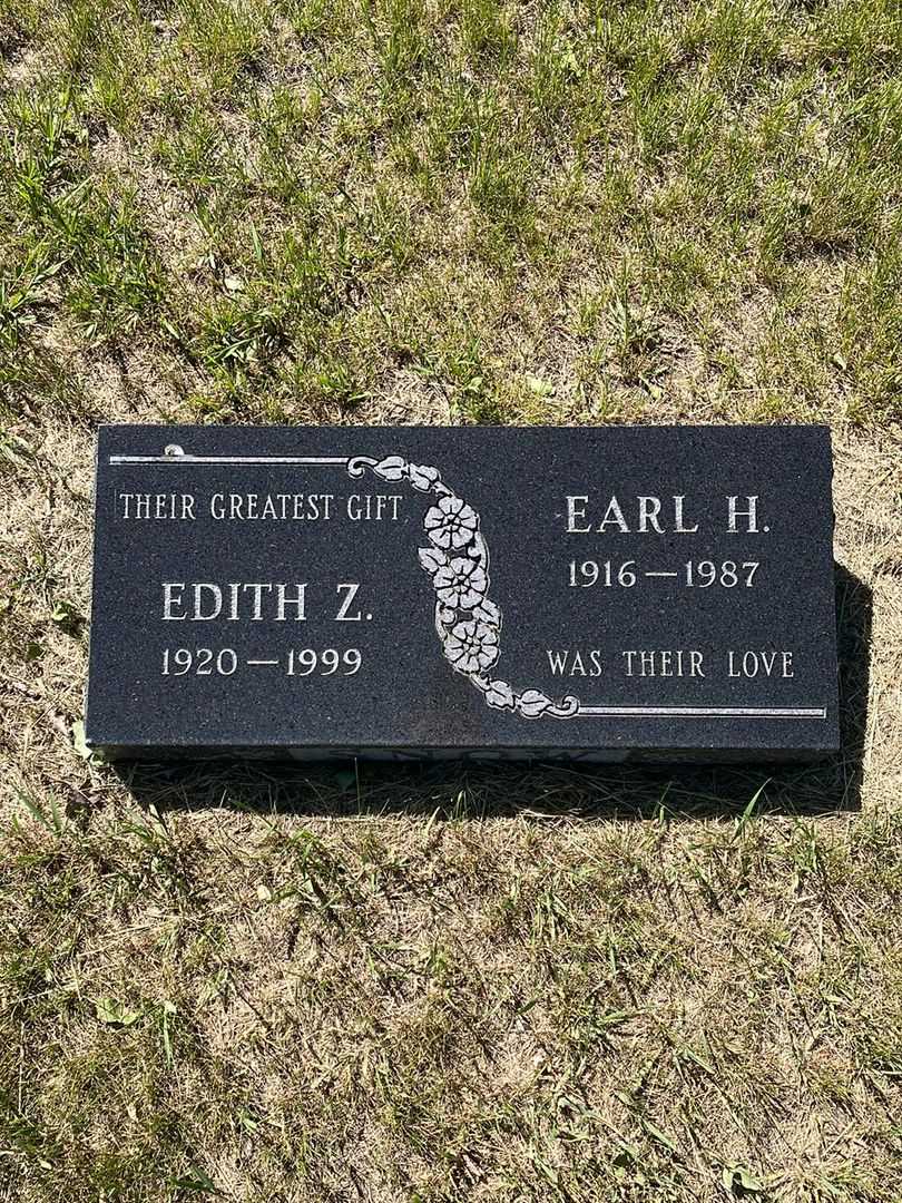 Edith Zemp Snow's grave. Photo 1