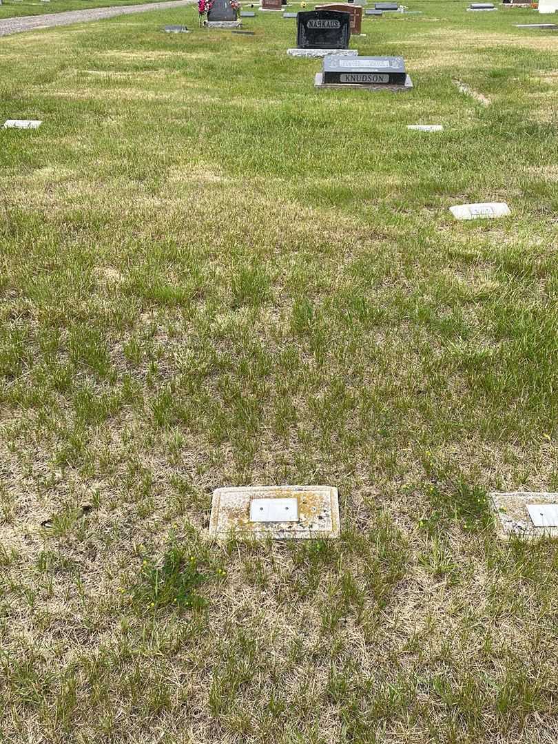 Missus/Madam Leona Sanford's grave. Photo 2