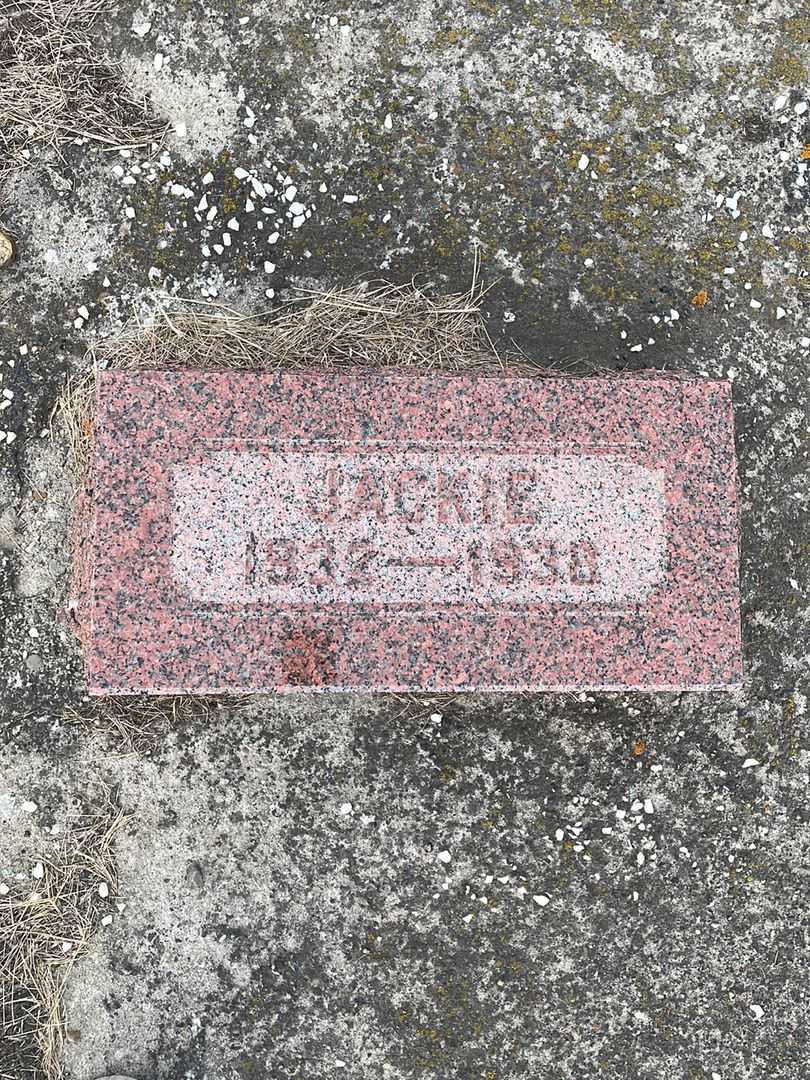 Delbert John "Jackie" Yokom's grave. Photo 3