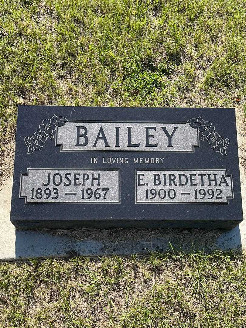 Joseph Bailey's grave. Photo 1