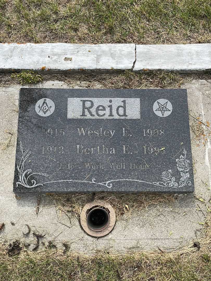 Bertha Esther Reid's grave. Photo 1