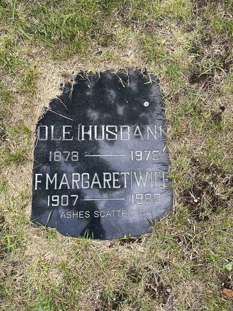 Nettie Jacobsen Hustad's grave. Photo 4