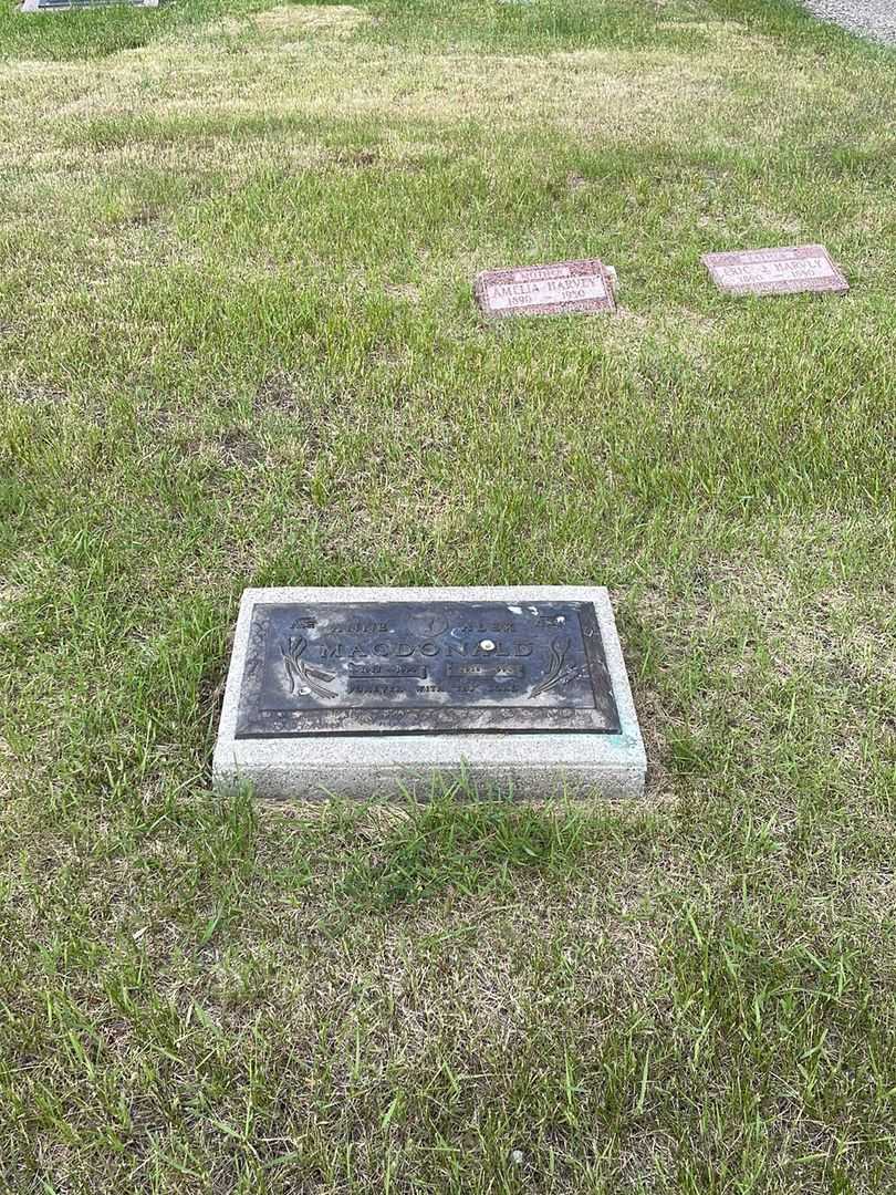 Alexander Knox "Alex" MacDonald's grave. Photo 2