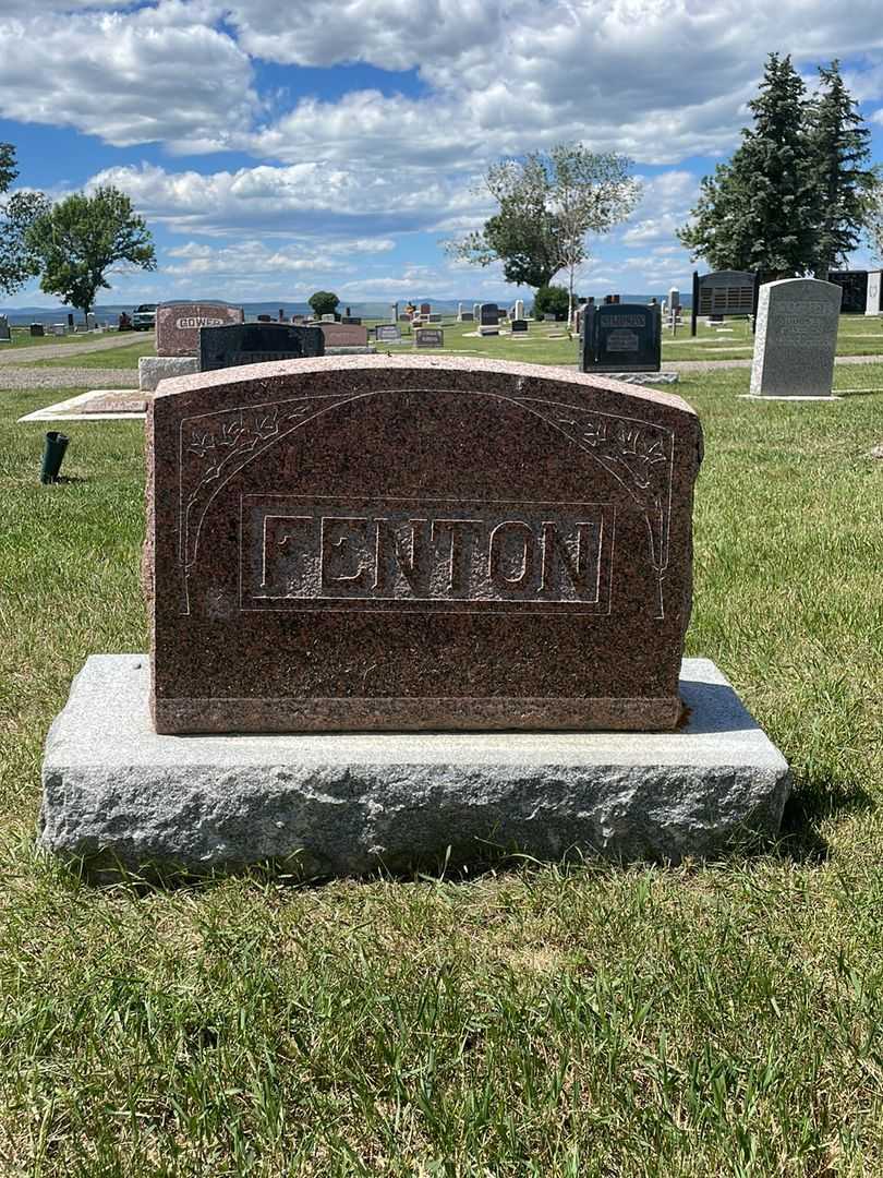 Albert Newton Fenton's grave. Photo 1